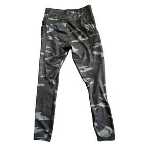 Athleta Women’s Camo Contender 7/8 Powerlift  Leggings Size XS Black Gray Camo